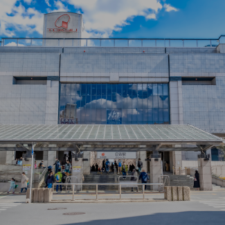 日吉駅の駅前風景