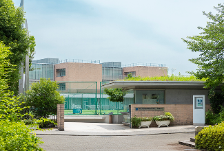 中央大学附属横浜中学校・高等学校（徒歩10分）