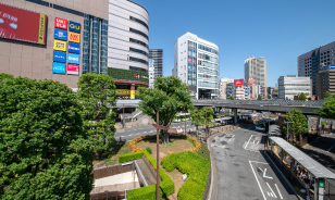 川口駅東口バスロータリー